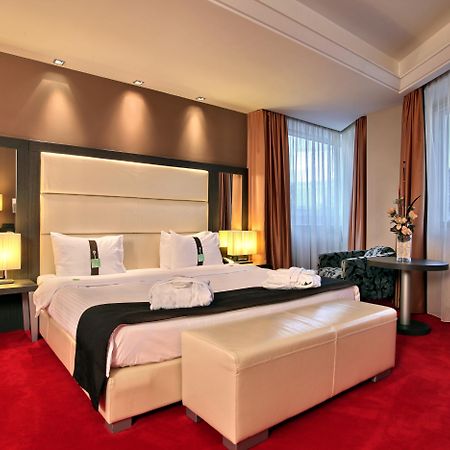 Holiday Inn Belgrade, An Ihg Hotel Экстерьер фото