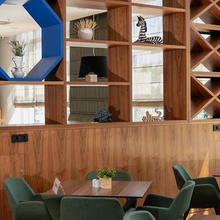 Holiday Inn Belgrade By Ihg Экстерьер фото