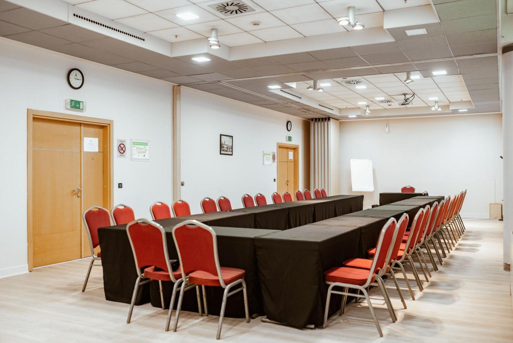 Holiday Inn Belgrade By Ihg Экстерьер фото