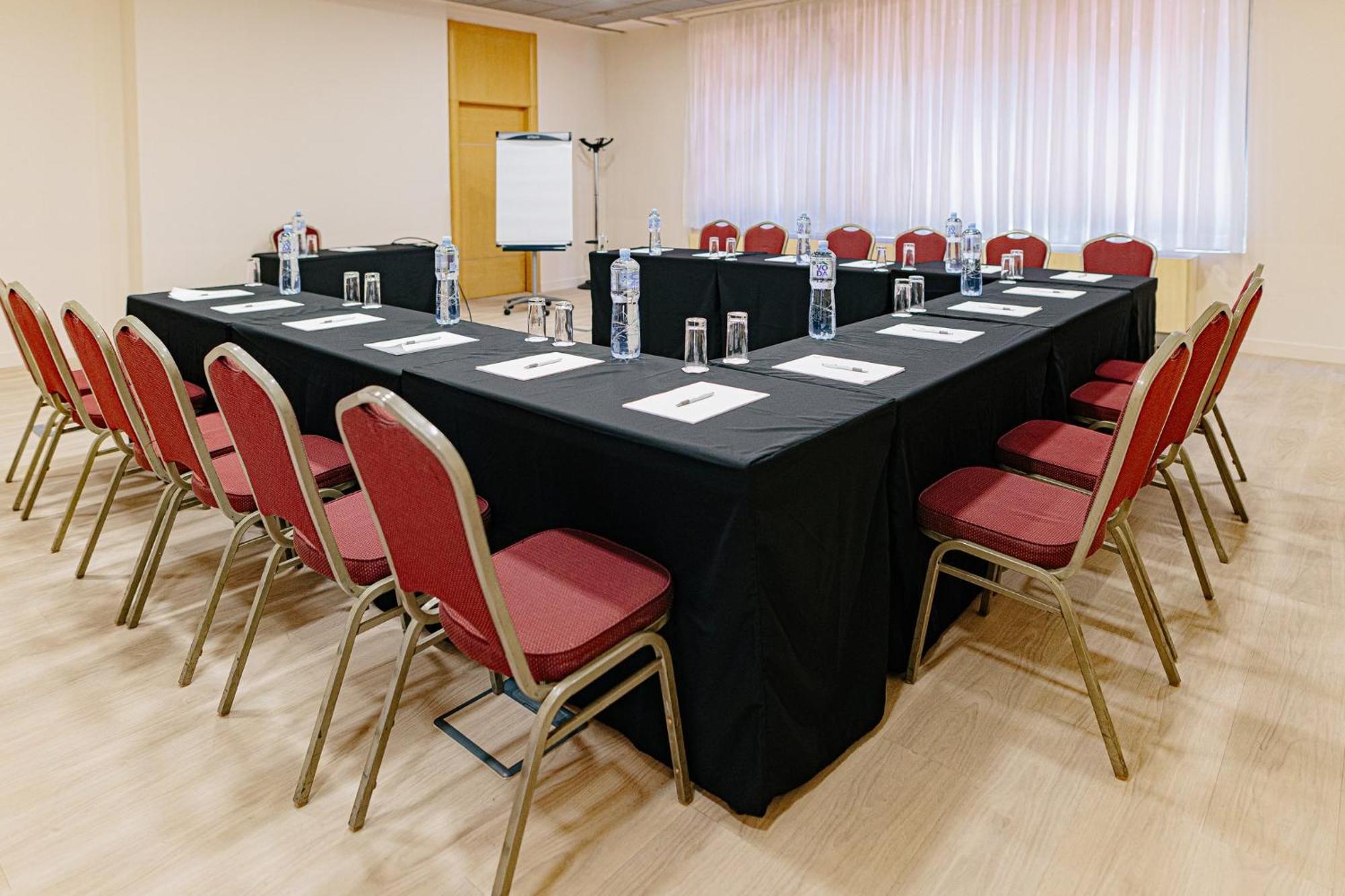 Holiday Inn Belgrade By Ihg Экстерьер фото