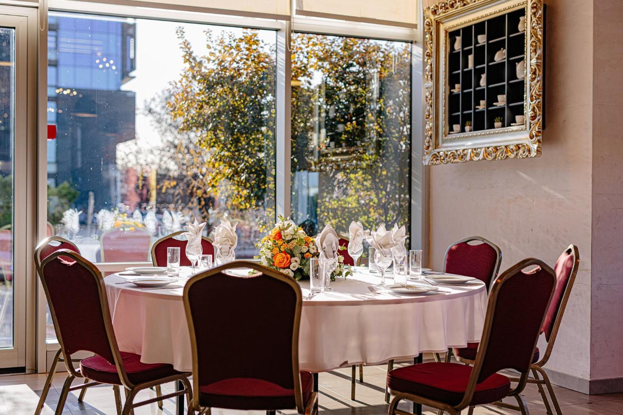 Holiday Inn Belgrade By Ihg Экстерьер фото