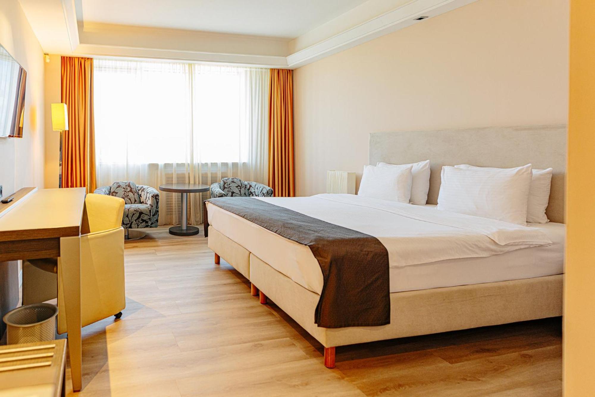 Holiday Inn Belgrade By Ihg Экстерьер фото