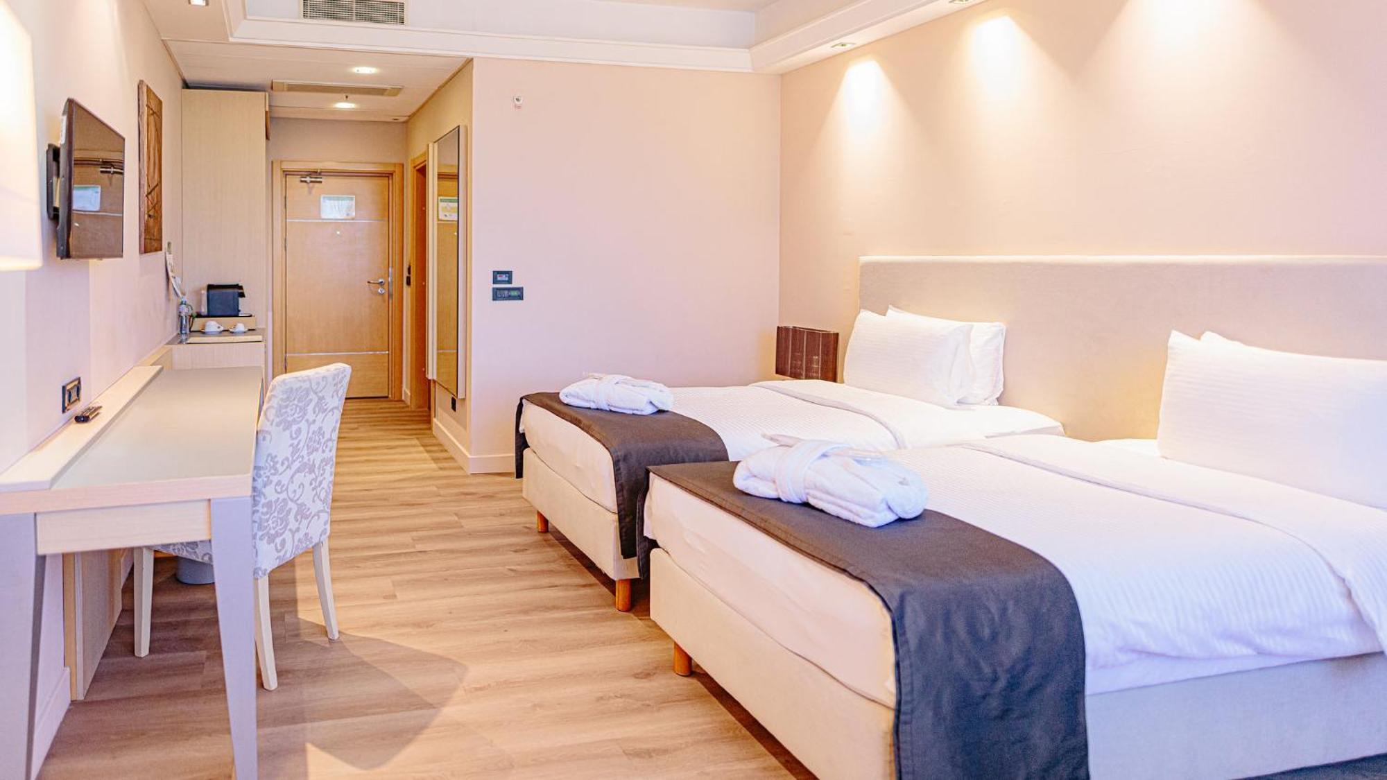 Holiday Inn Belgrade By Ihg Экстерьер фото