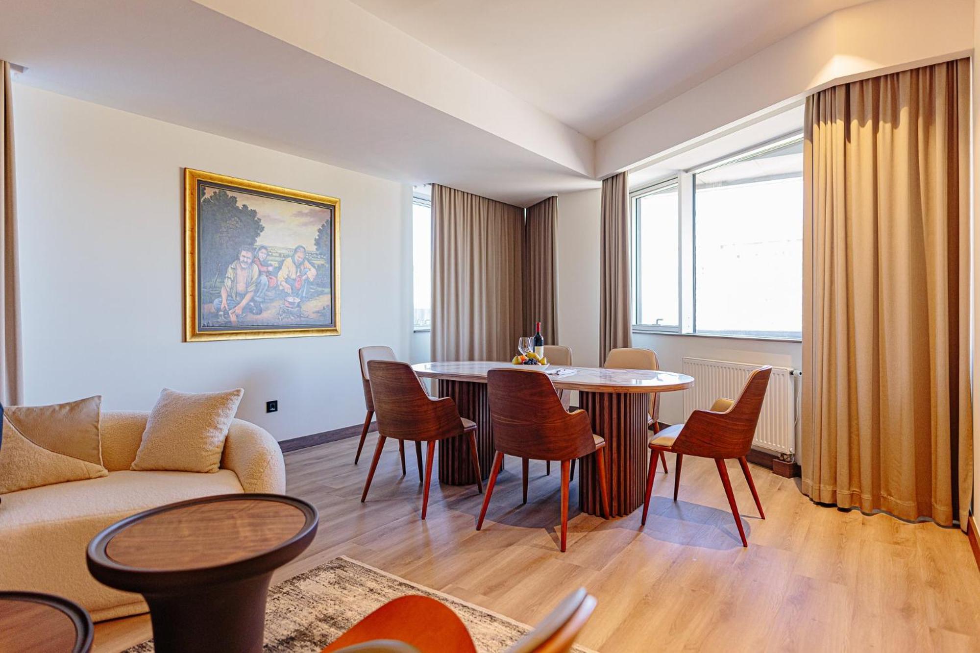 Holiday Inn Belgrade By Ihg Экстерьер фото