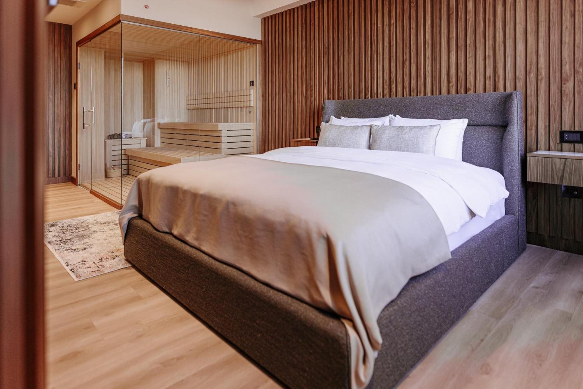 Holiday Inn Belgrade By Ihg Экстерьер фото