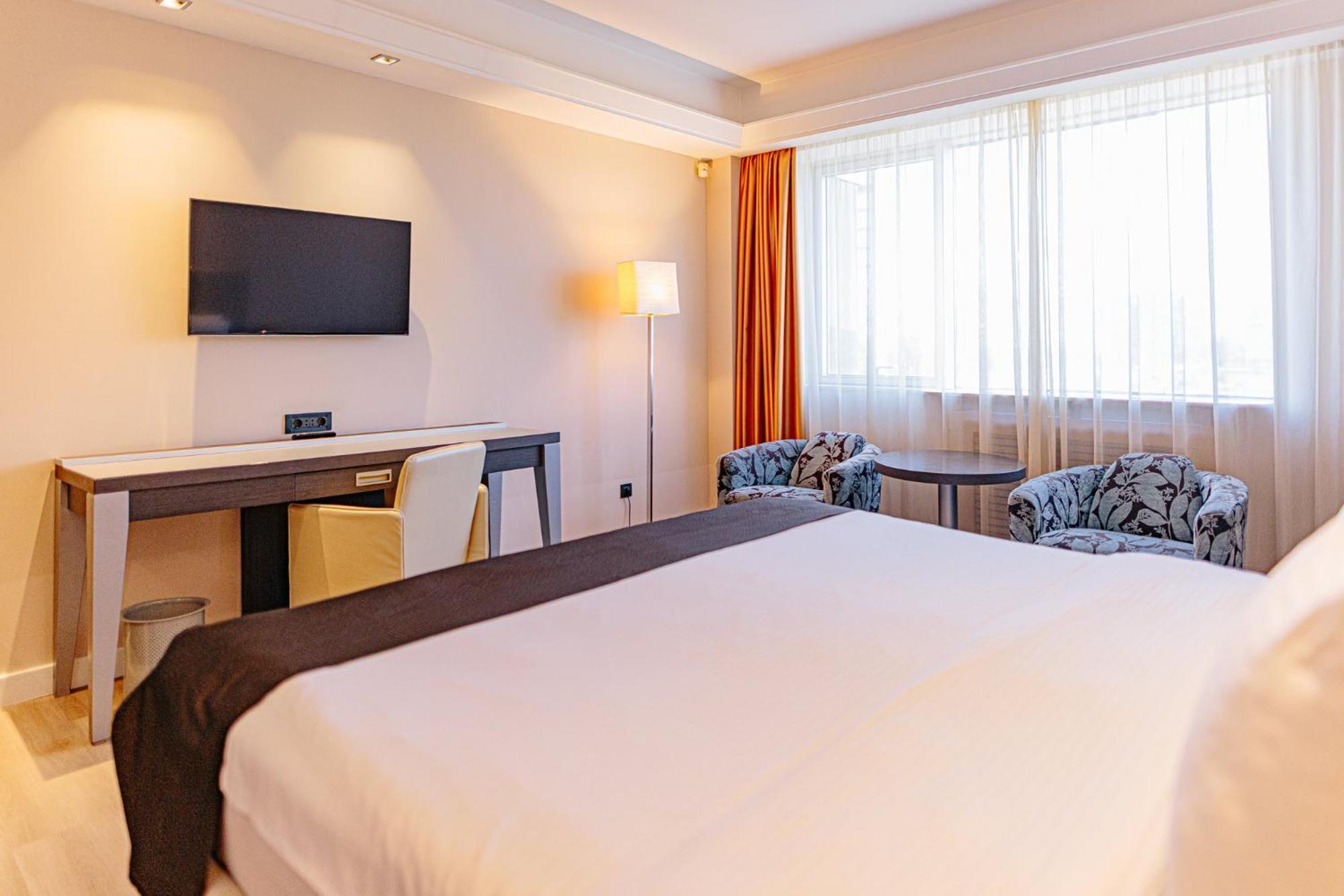 Holiday Inn Belgrade By Ihg Экстерьер фото