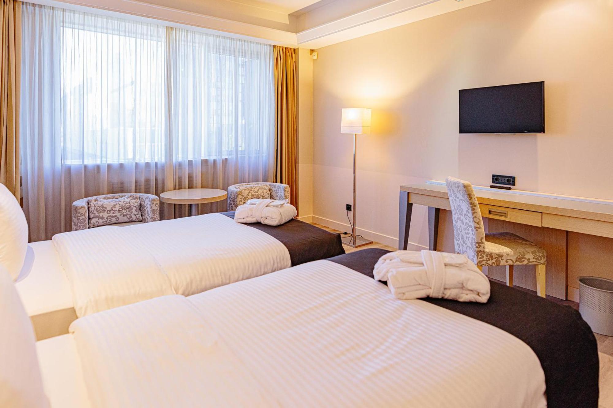 Holiday Inn Belgrade By Ihg Экстерьер фото