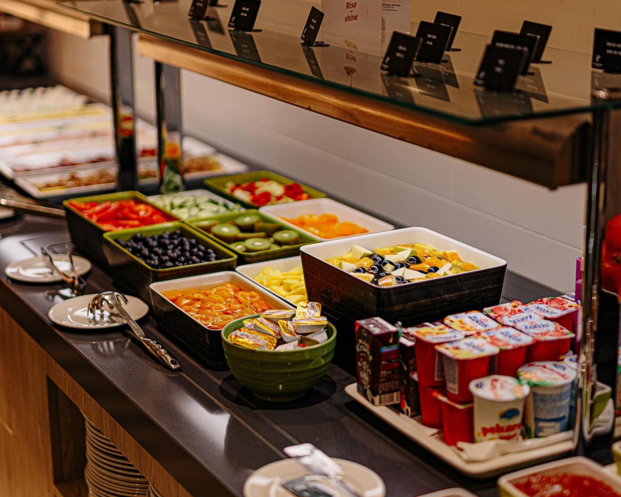Holiday Inn Belgrade By Ihg Экстерьер фото