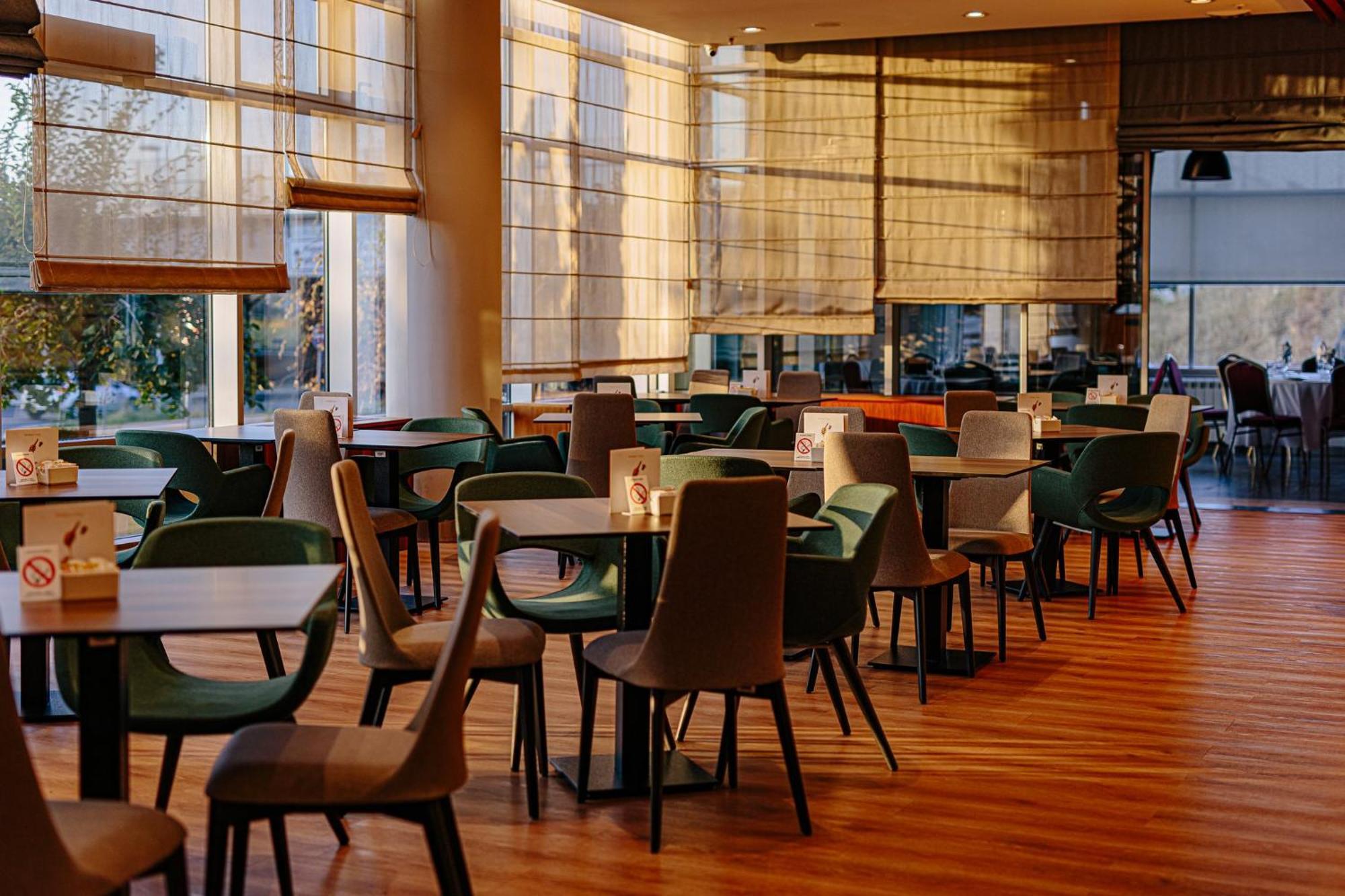 Holiday Inn Belgrade By Ihg Экстерьер фото