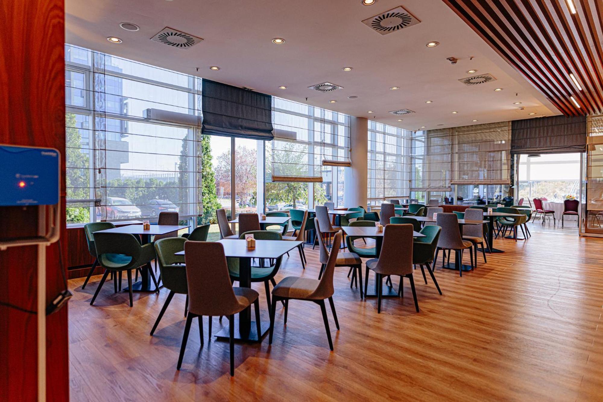 Holiday Inn Belgrade By Ihg Экстерьер фото
