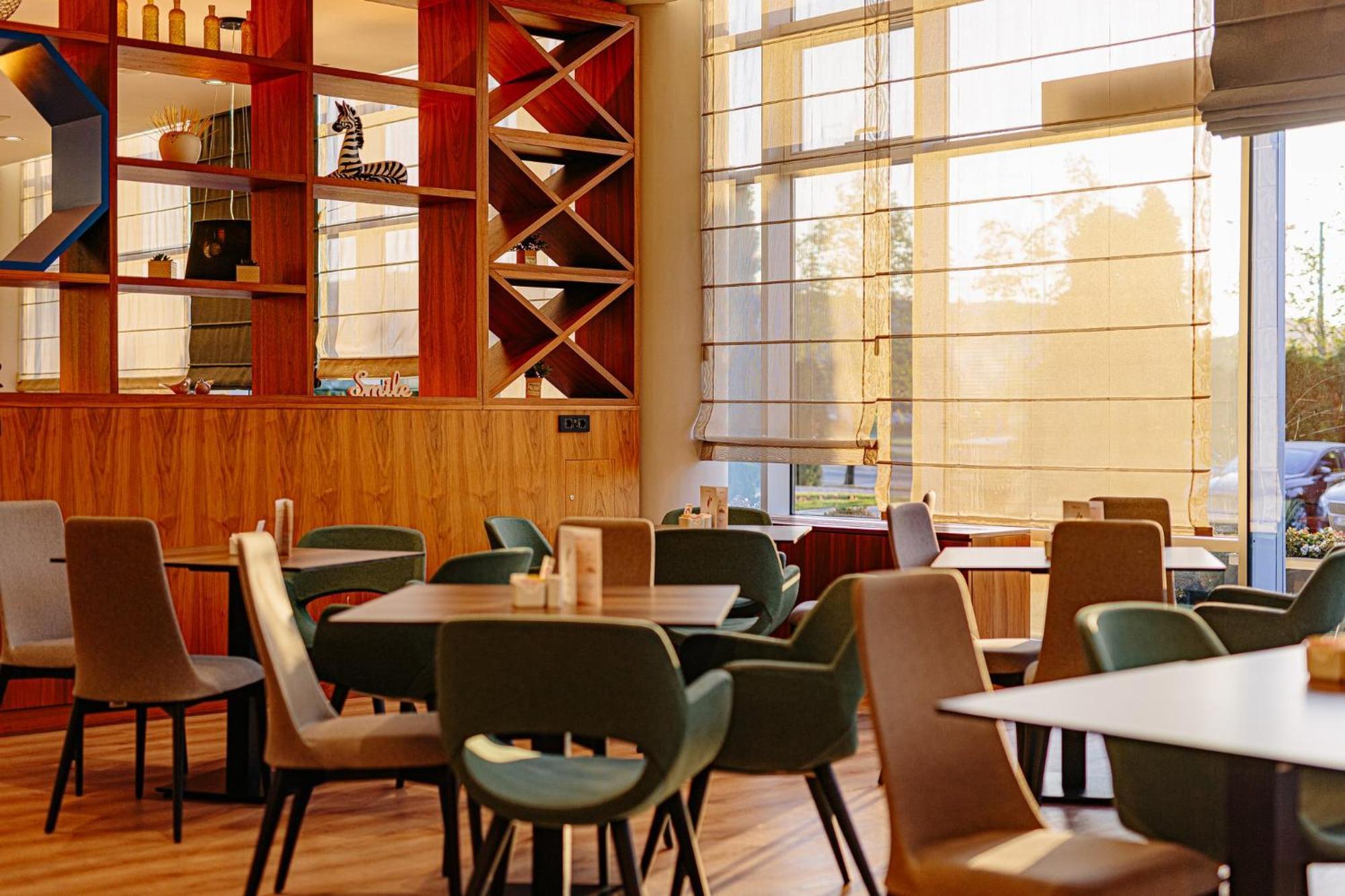 Holiday Inn Belgrade By Ihg Экстерьер фото