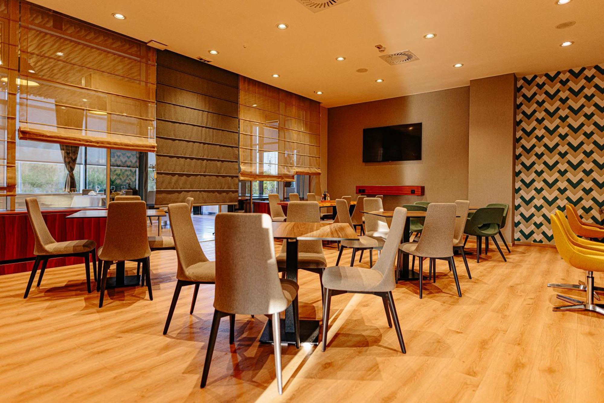 Holiday Inn Belgrade By Ihg Экстерьер фото
