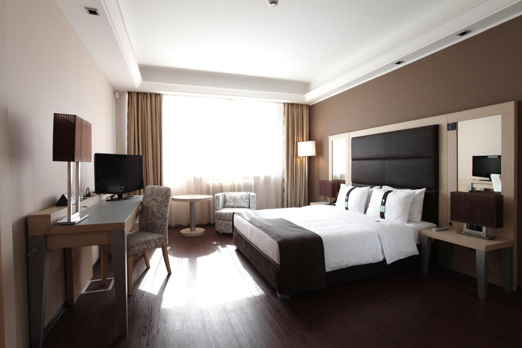 Holiday Inn Belgrade By Ihg Экстерьер фото