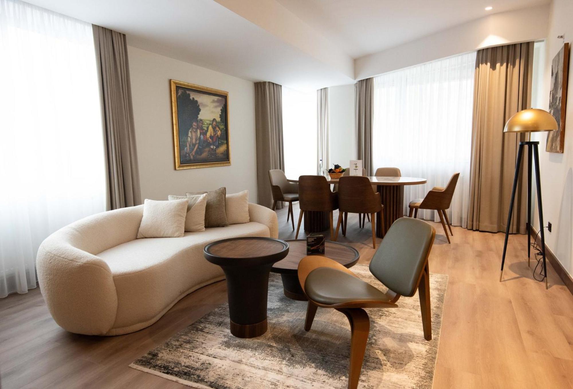 Holiday Inn Belgrade By Ihg Экстерьер фото