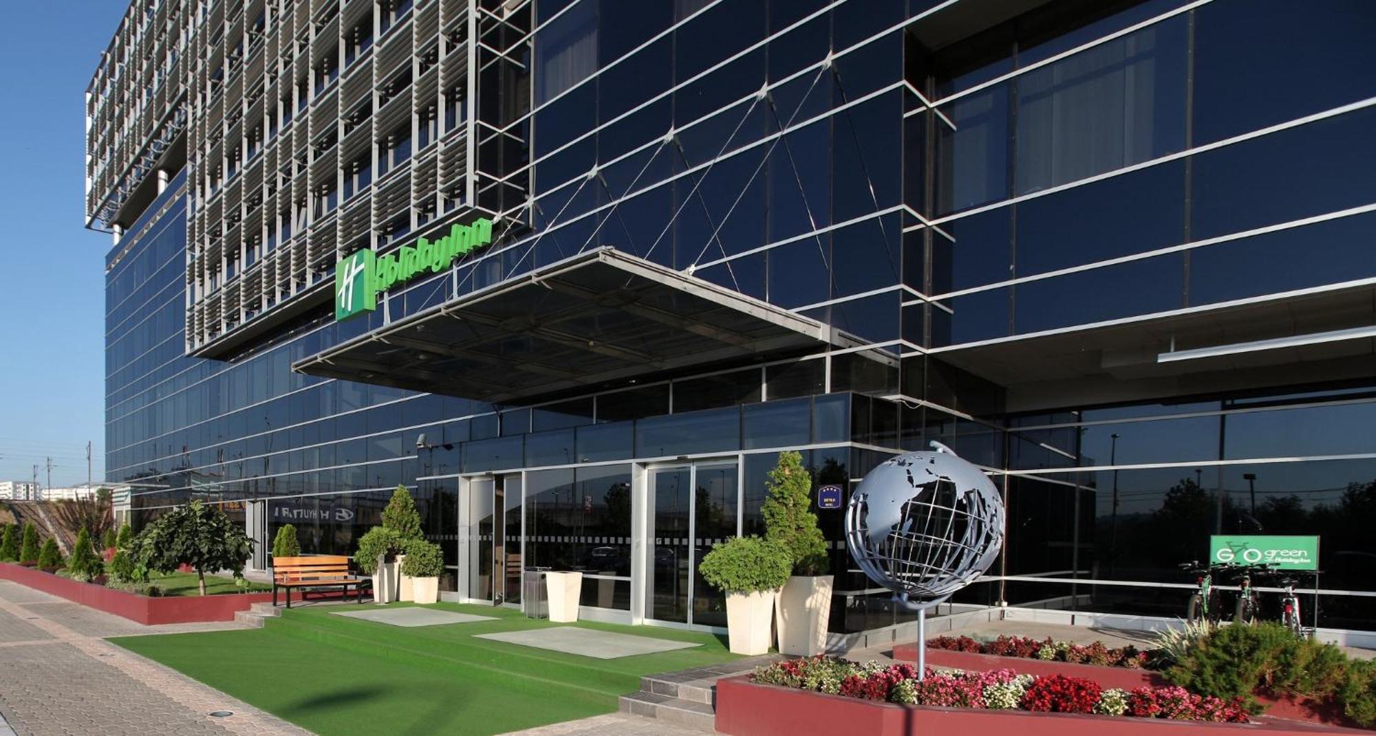 Holiday Inn Belgrade By Ihg Экстерьер фото