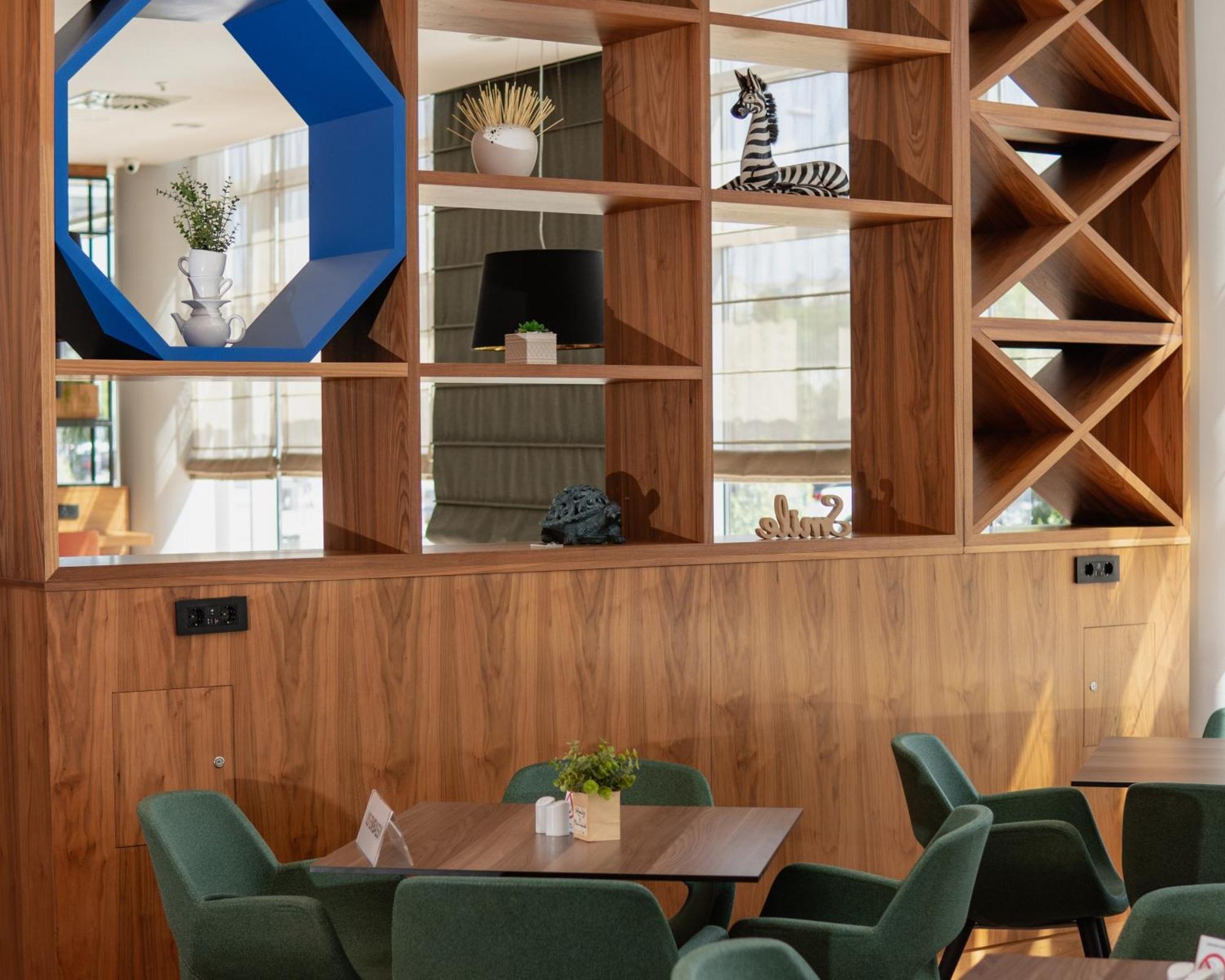Holiday Inn Belgrade By Ihg Экстерьер фото
